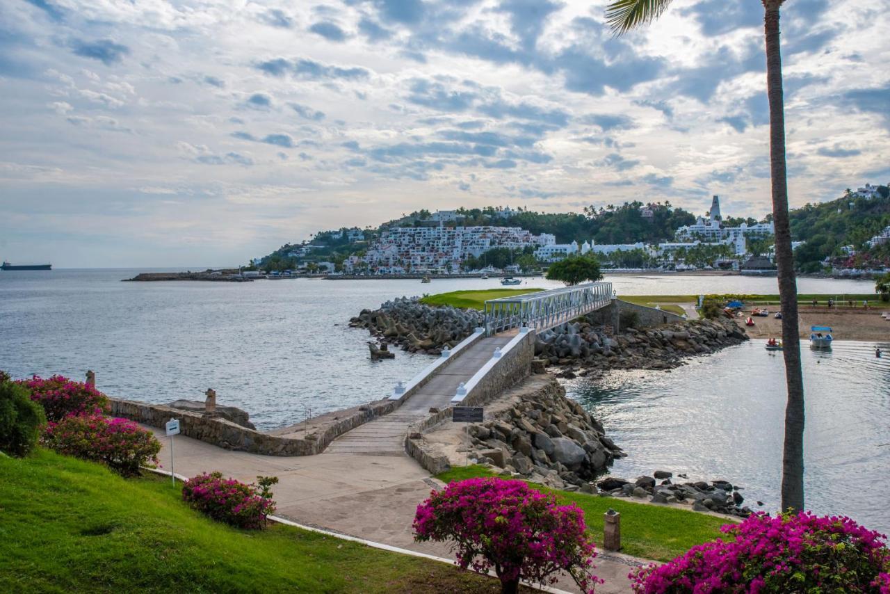 Las Hadas by Brisas Manzanillo Exterior foto View of the Bay of Acapulco