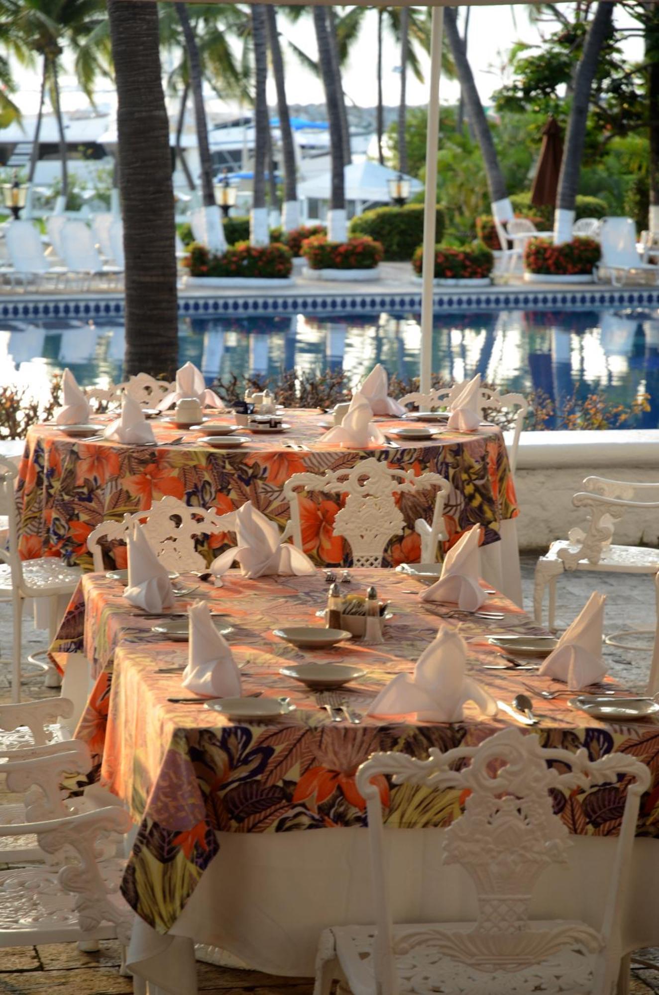 Las Hadas by Brisas Manzanillo Exterior foto A table set for fine dining