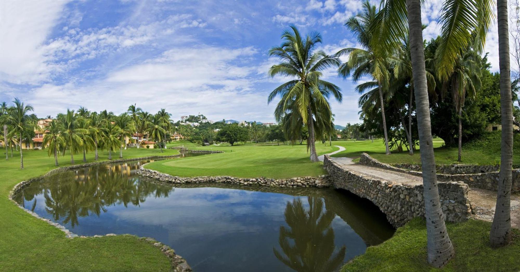 Las Hadas by Brisas Manzanillo Exterior foto Golf course at the Royal Malaysian Police Officers' Club