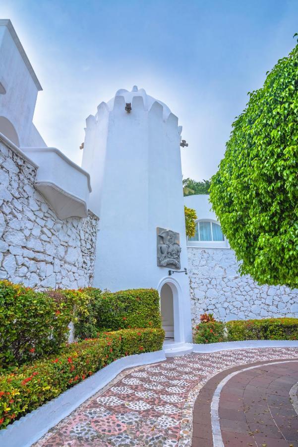 Las Hadas by Brisas Manzanillo Exterior foto The Lighthouse at the entrance of the hotel