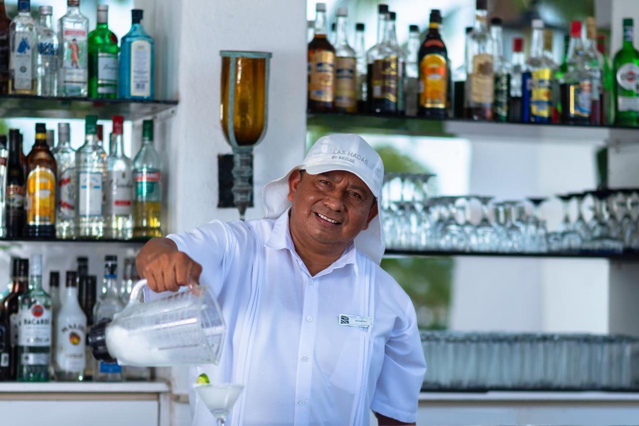 Las Hadas by Brisas Manzanillo Exterior foto Bartender at work
